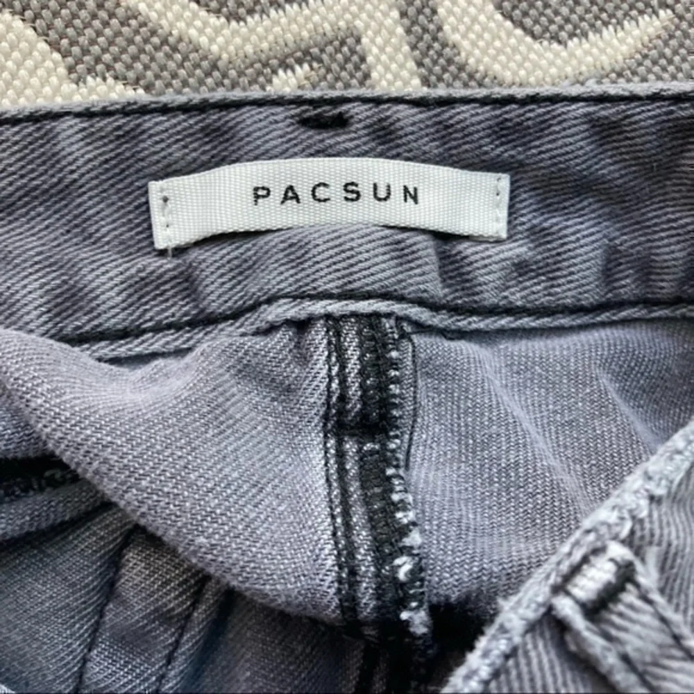 💋 Pacsun high rise festival black distressed jean denim shorts 26
